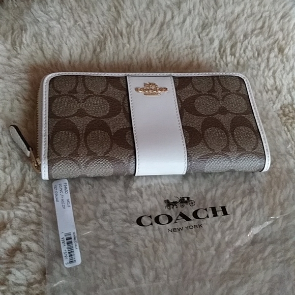 Coach Handbags - NWT Coach Wallet